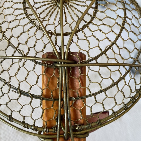 Vintage chicken wire/bamboo fryer strainer! - Picture 3 of 11